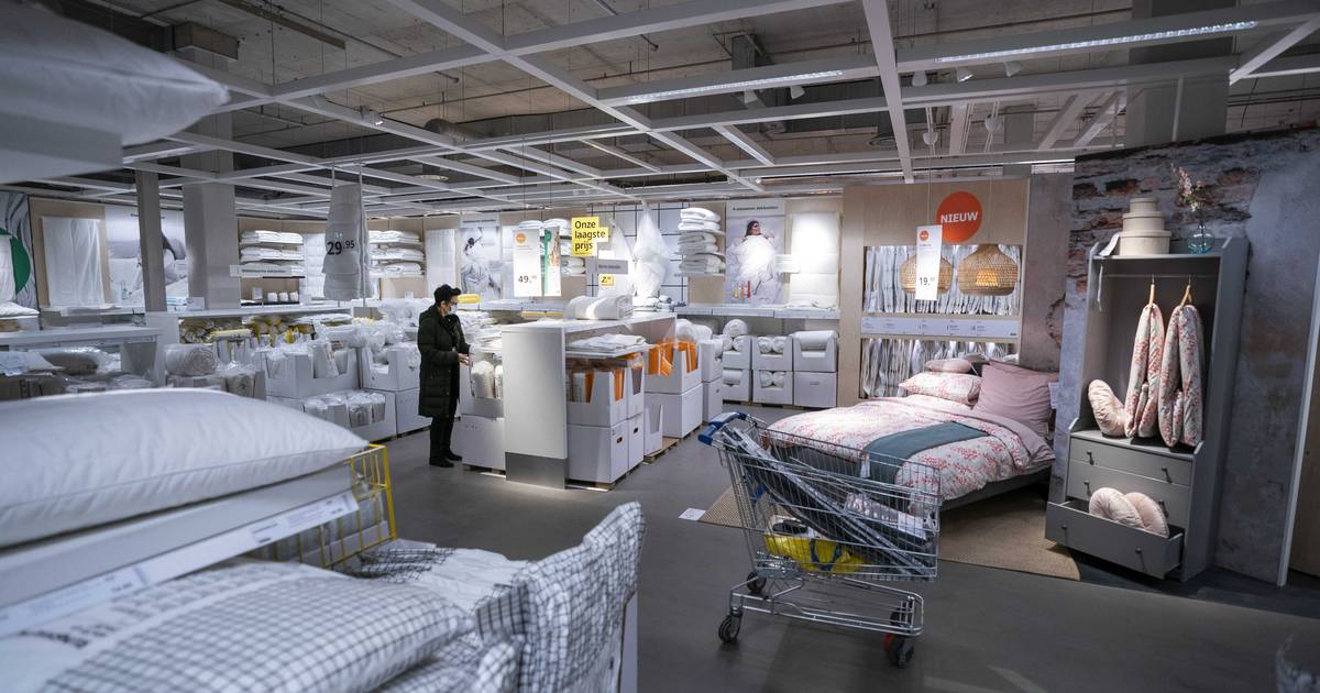 Dertigtal mensen overnachten bij IKEA tijdens sneeuwstorm in Denemarken: dan in auto slapen” | Het leukste van het web | hln.be