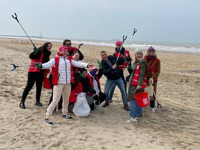 2.500 vrijwilligers ruimen samen meer dan 4 ton afval langs kustlijn tijdens 13de Eneco Clean Beach Cup