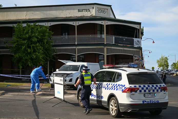 Politie aan het Royal Hotel in Daylesford, Australië, waar het ongeval plaatsvond.