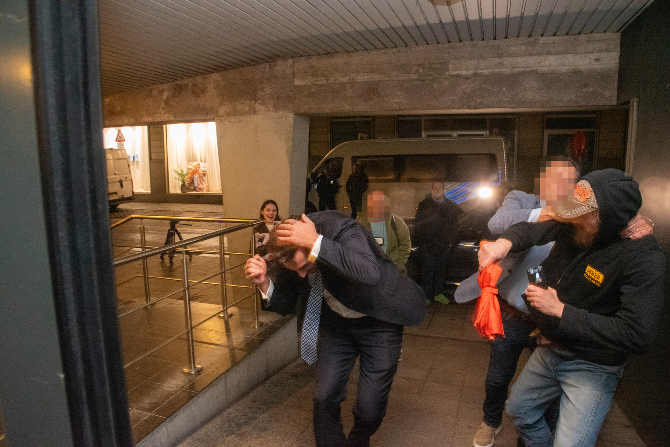 Man die Baudet op hoofd sloeg is Oekraïner (33), expert: ‘Je moet ...
