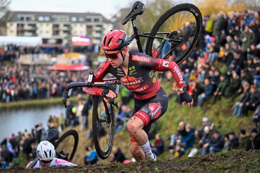 Hulst - Netherlands - cycling - cyclisme - radsport - wielrennen - Kamp Ryan (NED) of Pauwels Sauzen - Bingoal  pictured during the 10th leg of the UCI cyclo-cross World Cup 2023 - 2024 race, the Hulst Vestingcross cyclocross on December 30, 2023 in Hulst, The Netherlands, 30/12/2023  - Photo: Nico Vereecken/PN/Cor Vos  2023  Photo News  ! only BELGIUM !