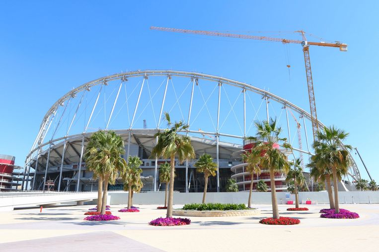 Een preview van hoe het Khalifa International Stadium in Doha, een van dé Qatarese prestigeprojecten voor het WK voetbal van 2020, er behoort te gaan uitzien.  Beeld BELGAIMAGE