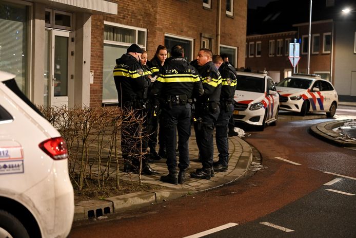 De politie is in Tilburg hard op zoek naar een meisje dat in een busje is gestapt.