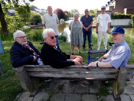 Leerdammers boos over weghalen van geliefde vissteiger: ‘Oudjes hebben niks meer’