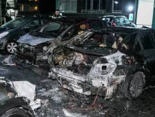 Vier auto’s branden volledig af in Nijmegen: vermoedelijk brandstichting