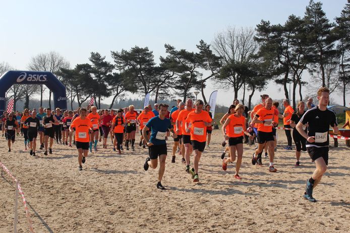 De start van de eerste Maashorst Trailrun, in april 2019 bij camping De Heische Tip.