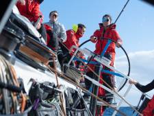 Laura bont en blauw na Ocean Race: ‘Als ik bij huisarts kom, zou hij zich afvragen of het thuis wel goed gaat’