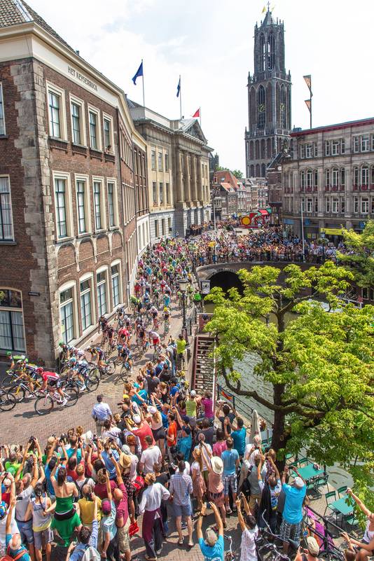 De Tourstart in 2015, voor het stadhuis.