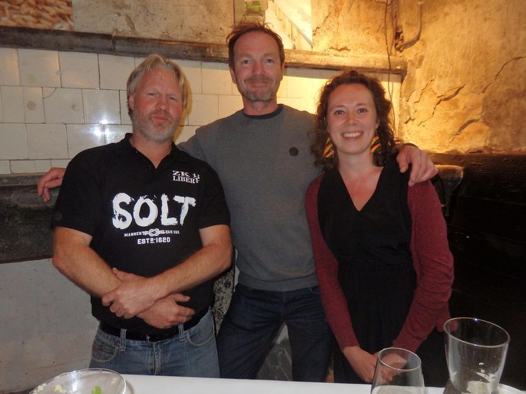 Eén hapje en dan een slokje water | Het Parool