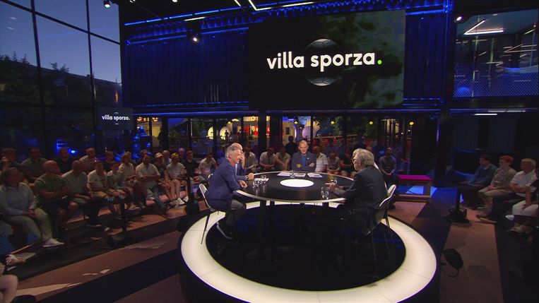 'Villa Sporza' met presentator Karl Vannieuwkerke (midden). Beeld VRT