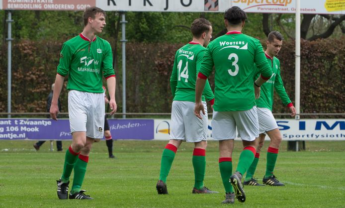 Spelers van Germania op het veld.