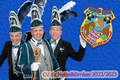 Prins Rick (Tijert) en zijn adjudanten Remco en Johnny gaan Nettelkörnkes uit Deurningen voor in jub