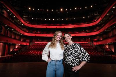 Leden Ulfts koor zingen én acteren in jubileumvoorstelling op podium van Amphion