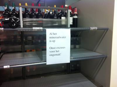 Ministerie doet oproep en mailt Nederlanders in orkaangebied