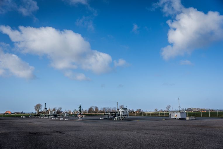 Een boorlocatie van de NAM bij het Friese Warfstermolen, waar door middel van fracking gas wordt gewonnen Beeld ANP