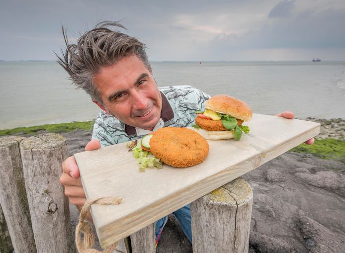 Rem van den Bosch met de Zeeuwse mosselburger.