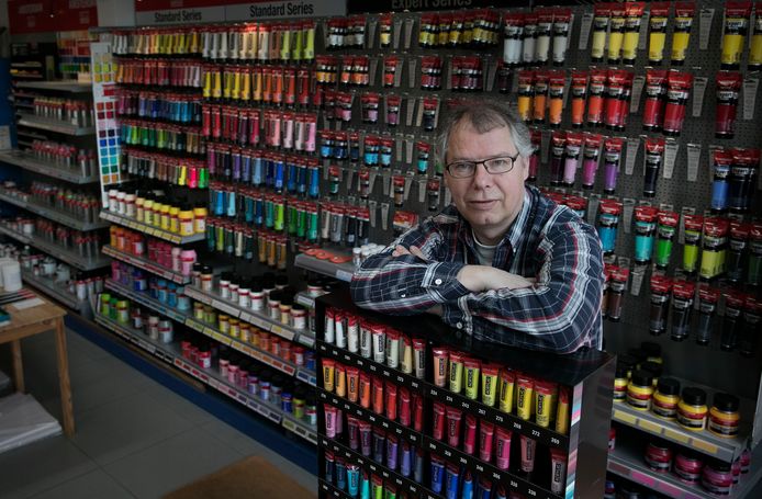 Theo Hoppenbrouwers in zijn winkel, in 2017.