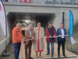 Nieuwe fietstunnel onder spoorweg officieel geopend: “Een grote meerwaarde voor de stad”