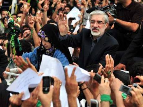 Appel à la retenue de Moussavi, pour qui protester est un droit