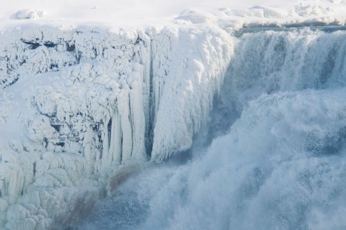 IJs aan de Amerikaanse zijde van de Niagarawatervallen.