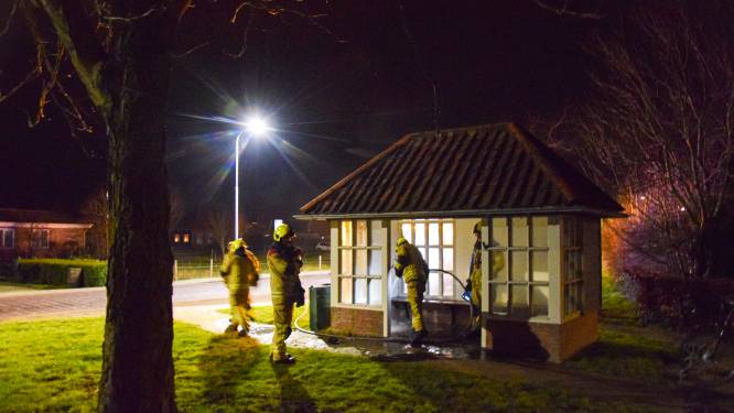 Brandweer blust brandje in Dreischor