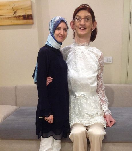 Turkse is met 2,15 meter de langste vrouw ter wereld