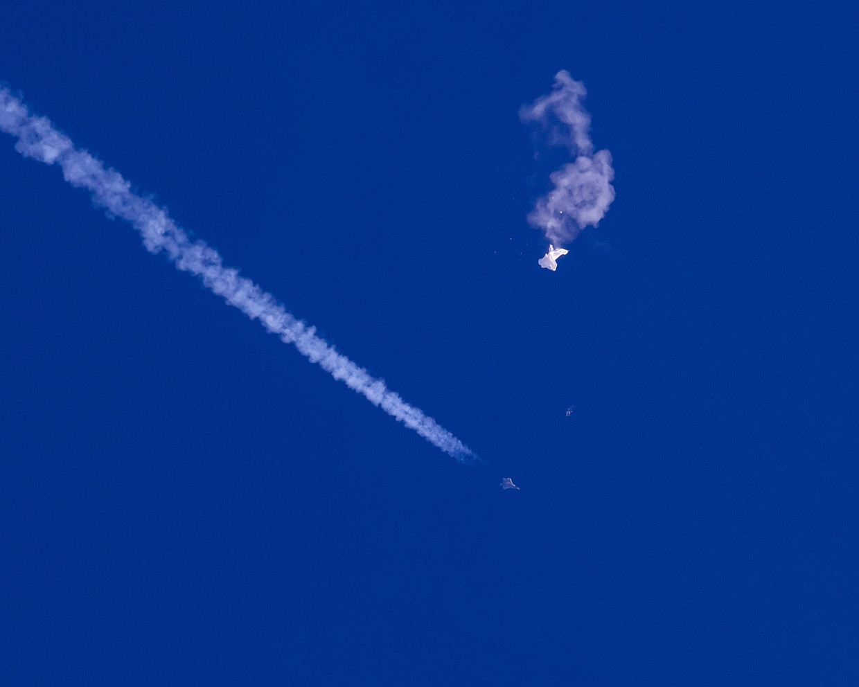 Een F-22 schoot de Chinese 'spionageballon' neer boven de Atlantische Oceaan. Beeld AP