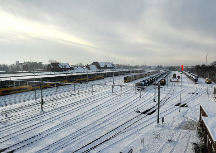 Vanuit de nieuwe seinzaal is het uitzicht over het emplacement weids. IPTCBron  BNDESTEM  Roosendaal spoor nieuw seinhuis;Roosendaal;NEDERLAND