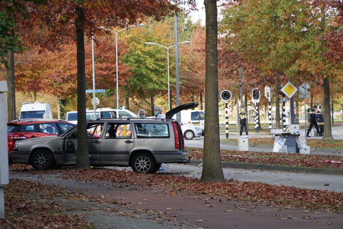 Het sporenonderzoek bij de betrokken auto's gaat ook maandag verder.