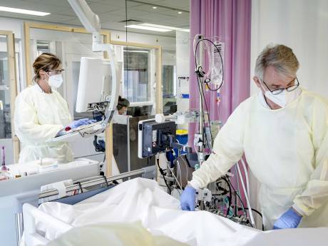 Grote zorgen bij experts: aantal coronagevallen blijft ongeremd stijgen, ook meer opnames en doden