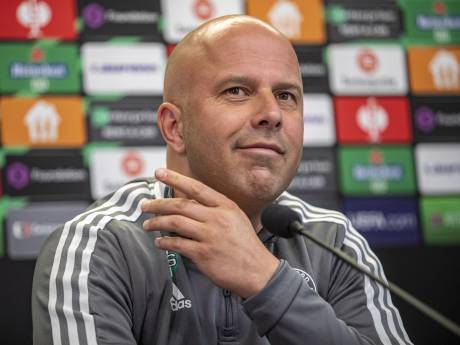 Slot steekt loftrompet over Guardiola en City: ‘Ik zat zo enorm te genieten’