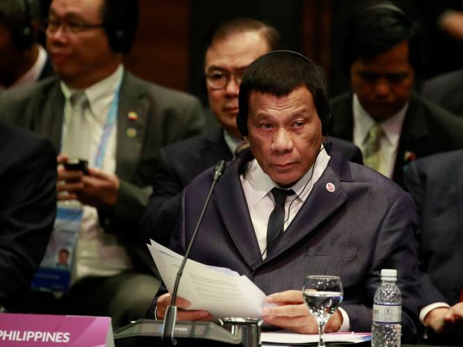 Na drugs jaagt Duterte nu op communisten: “Ik richt een doodseskader op”