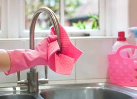 Déze geniale tip voor het schoonmaken van vaatdoekjes kende je vast nog niet