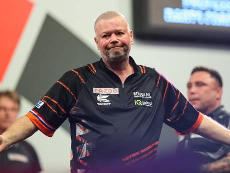 Raymond van Barneveld krijgt met onthutsend laag gemiddelde pak slaag van Gerwyn Price
