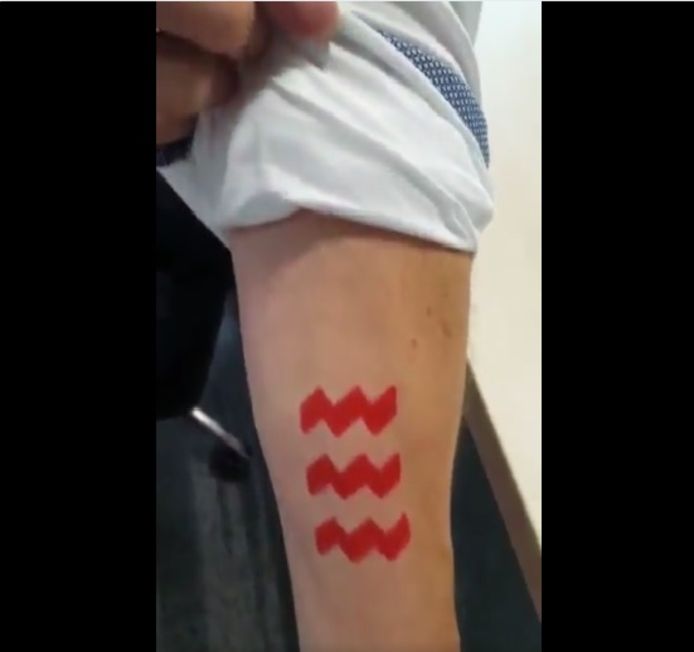 Is de nieuwe tatoeage van Staf Depla echt?