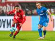 Anass Salah-Eddine in balbezit namens FC Twente in de wedstrijd tegen AZ.