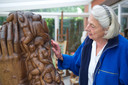 Mariëtte Coppens bij één van haar werken in 2011