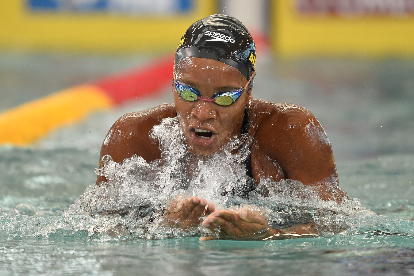 Alia Atkinson evenaart wereldrecord 100 meter schoolslag kortebaan