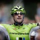 Elia Viviani verslaat Alessandro Petacchi in massaspurt in Ronde van Groot-Brittannië