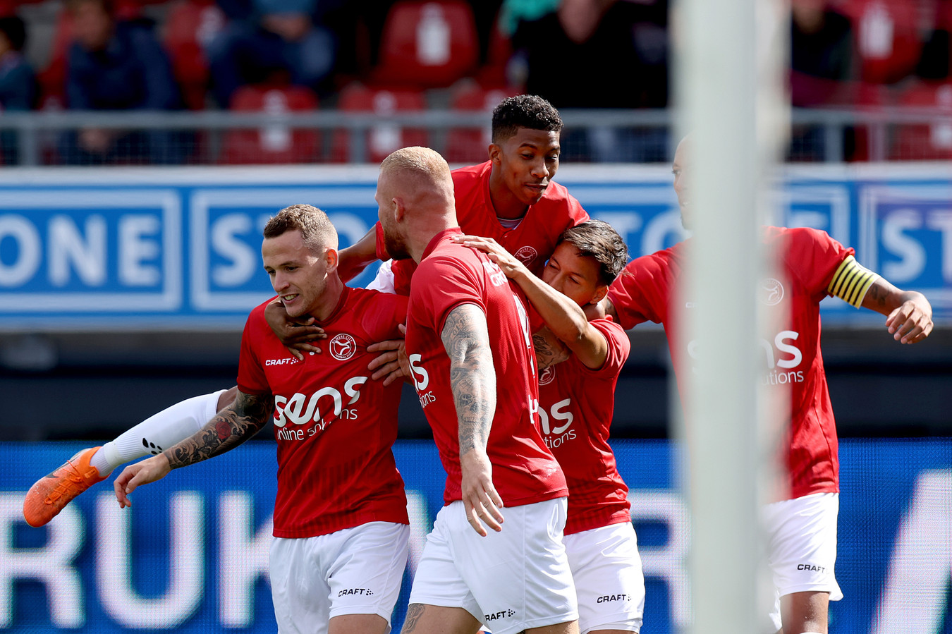 Ongekend spektakel in Rotterdam Almere City klopt Excelsior in duel met tien goals Foto AD.nl