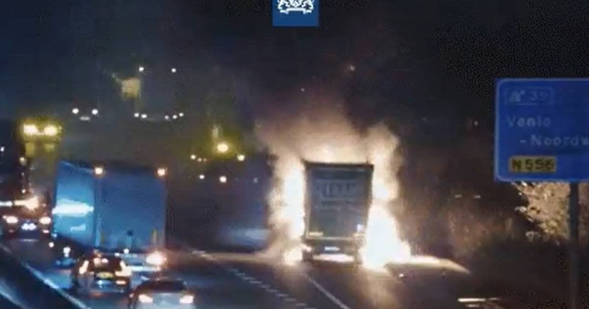 Voertuigbrand op A67 in Maasbree