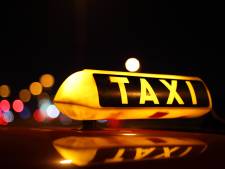 Taxichauffeur (56) randt passagiere aan, maar wordt vrijgesproken van verkrachting