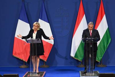 En visite à Budapest, Marine Le Pen soutient Viktor Orban et critique l'Europe