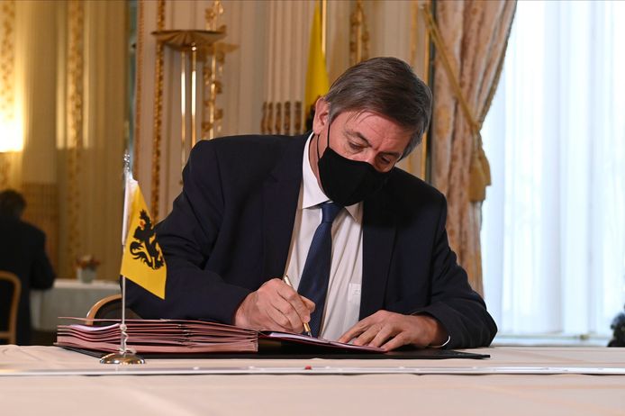 Vlaams minister-president Jan Jambon (N-VA) ondertekende deze voormiddag het akkoord.