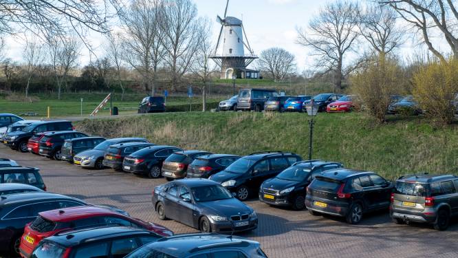 Parkeerchaos in Veere: ‘Willen jullie hier wel bezoek ontvangen?’ 