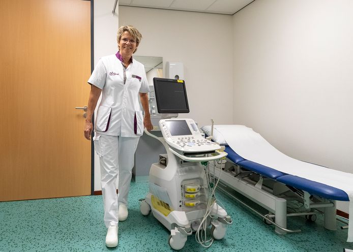 Het Alrijne Ziekenhuis wordt verbouwd. Verpleegkundige Mariska de Wit is blij met de geheel vernieuwde afdeling urologie.