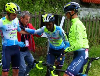 LIVE Giro d’Italia | Valpartijen in natte afdaling, Biniam Girmay stapt af