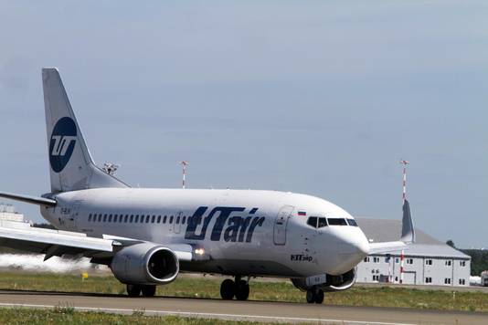 Een boeing 737-500 van de Russische luchtvaartmaatschap UTair