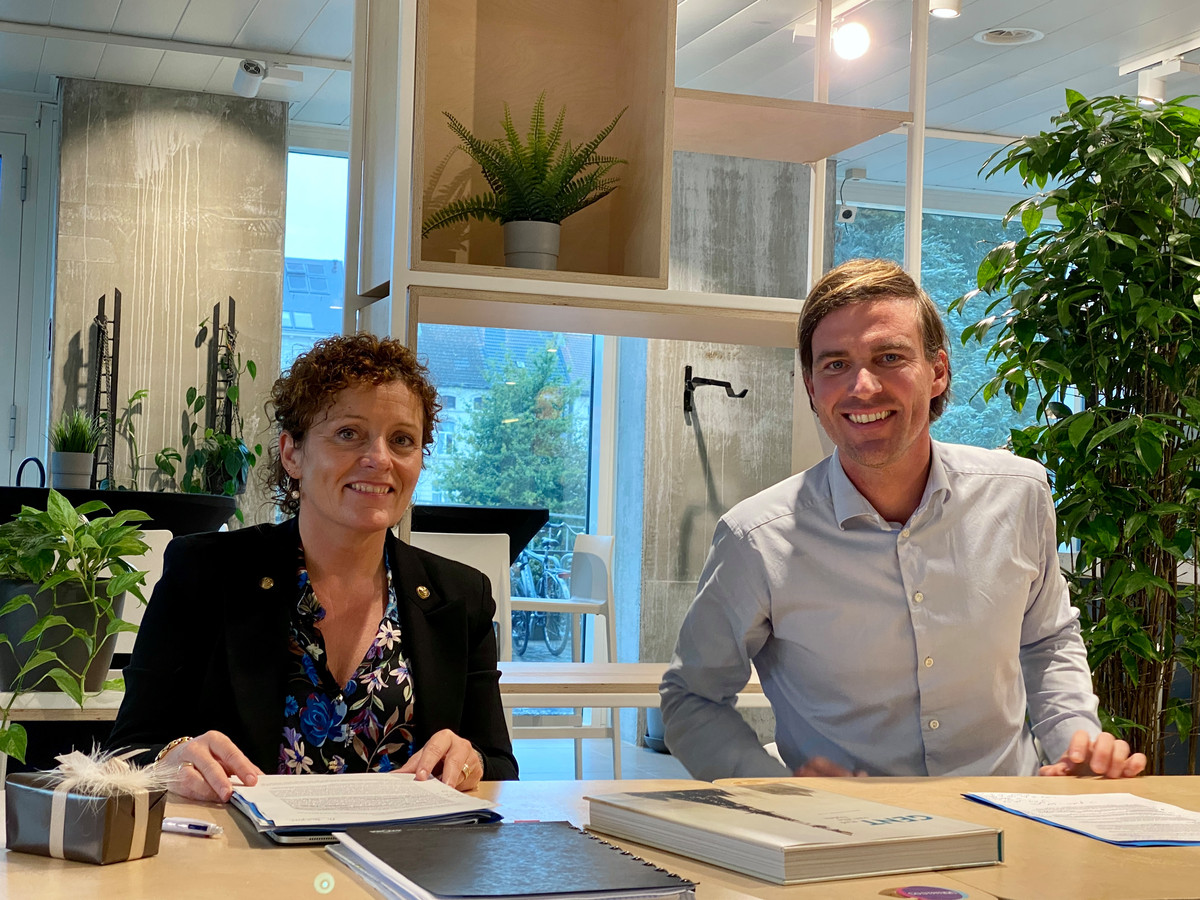 Minister Lydia Peeters kwam samen met burgemeester De Clercq het goede nieuws aankondigen in Gent