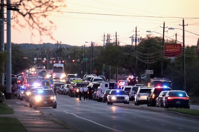 Een immense politiemacht nam deel aan de achtervolging nabij Austin.